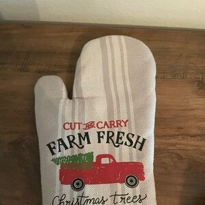 Farm Fresh Christmas Oven Mitt